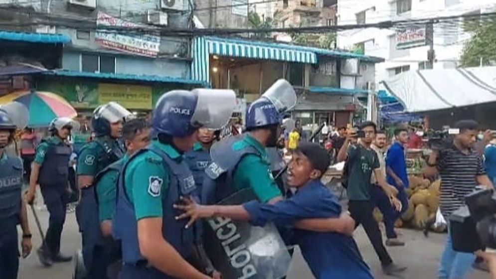 চট্টগ্রামে কোটাবিরোধী আন্দোলনে পুলিশের ধাওয়া