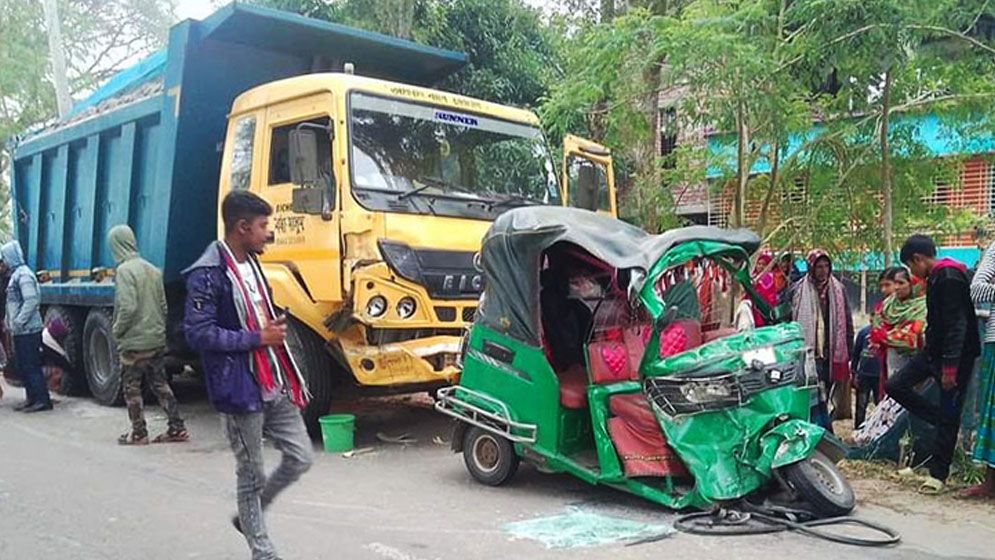 বগুড়ায় ট্রাক-অটোরিকশা সংঘর্ষে একই পরিবারের তিনজনসহ নিহত ৪