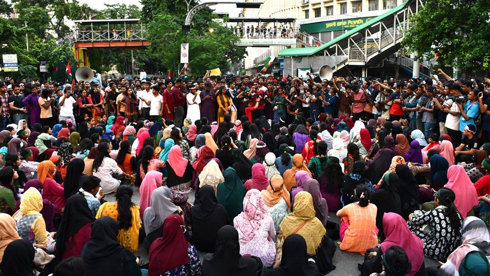 বিক্ষোভে উত্তাল শিক্ষাঙ্গন, আজ নতুন কর্মসূচি