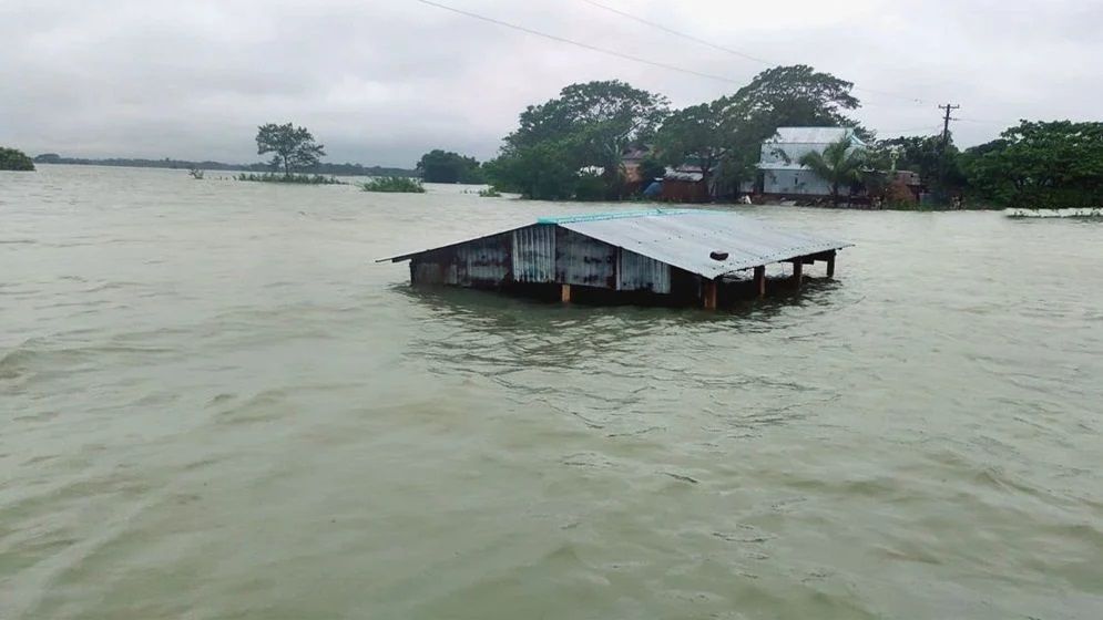 বিপৎসীমার ওপরে সুরমা নদীর পানি, তৃতীয়বারের মতো বন্যার কবলে সুনামগঞ্জ