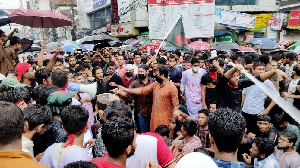 ফেনীতে ছাত্রজনতাকে হত্যার প্রতিবাদে শিক্ষার্থীদের গণমিছিল