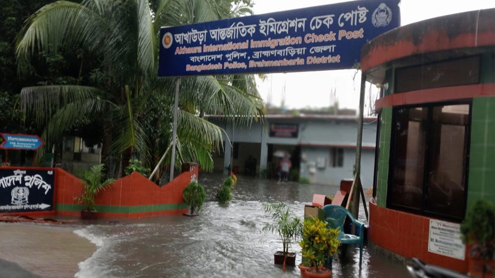 তলিয়ে গেছে আখাউড়া স্থলবন্দর, ভেঙে গেছে সেতু