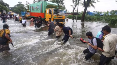 ভয়াবহ বন্যায় বিপর্যস্ত ১২ জেলা, মৃত্যু ৮