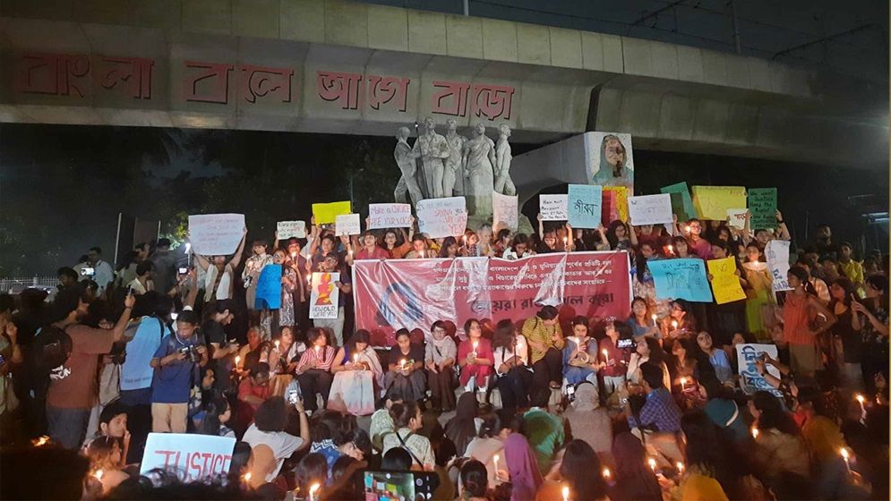 প্রতিটি ধর্ষণের বিচার চেয়ে ঢাবিতে ‘রাত দখল করো নারী’ কর্মসূচি