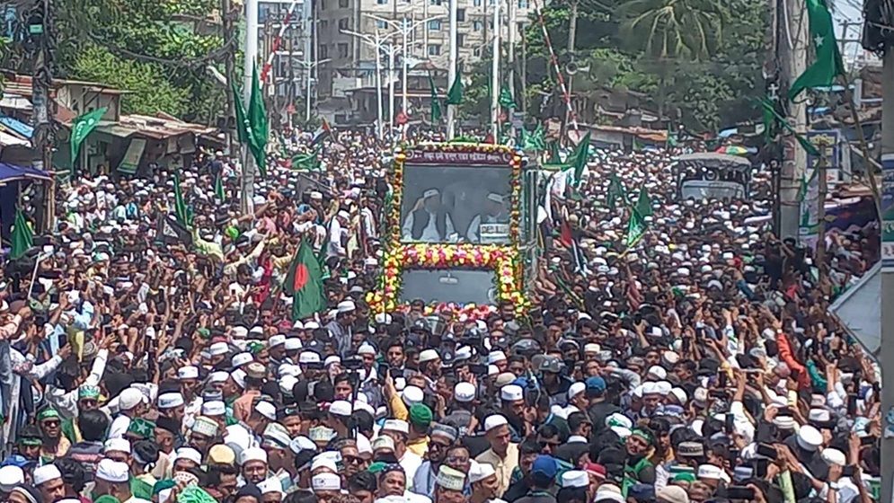 চট্টগ্রামে জশনে জুলুসে জনতার ঢল