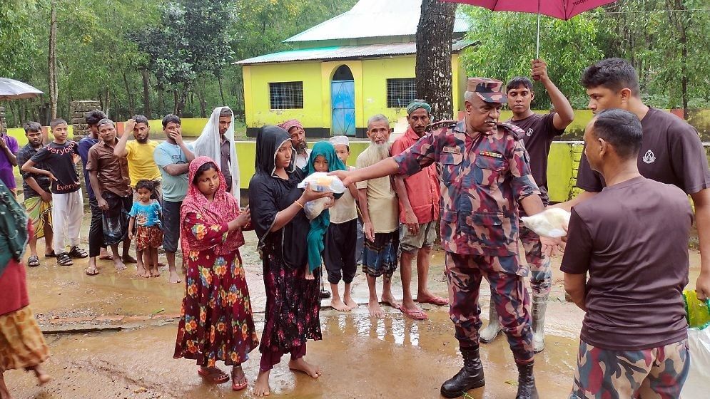 বন্যাদুর্গত ময়মনসিংহ ও শেরপুরে মানুষের পাশে বিজিবি