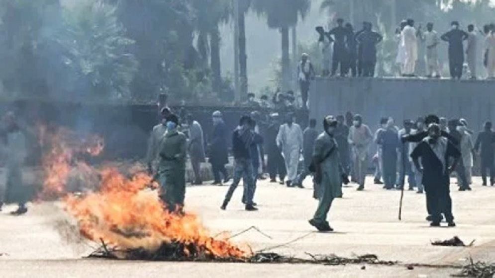 ইমরান খানের মুক্তির দাবিতে আবারো উত্তাল পাকিস্তান