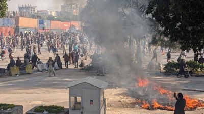 পাকিস্তানের ইসলামাবাদ রণক্ষেত্রে পরিণত হয়েছে