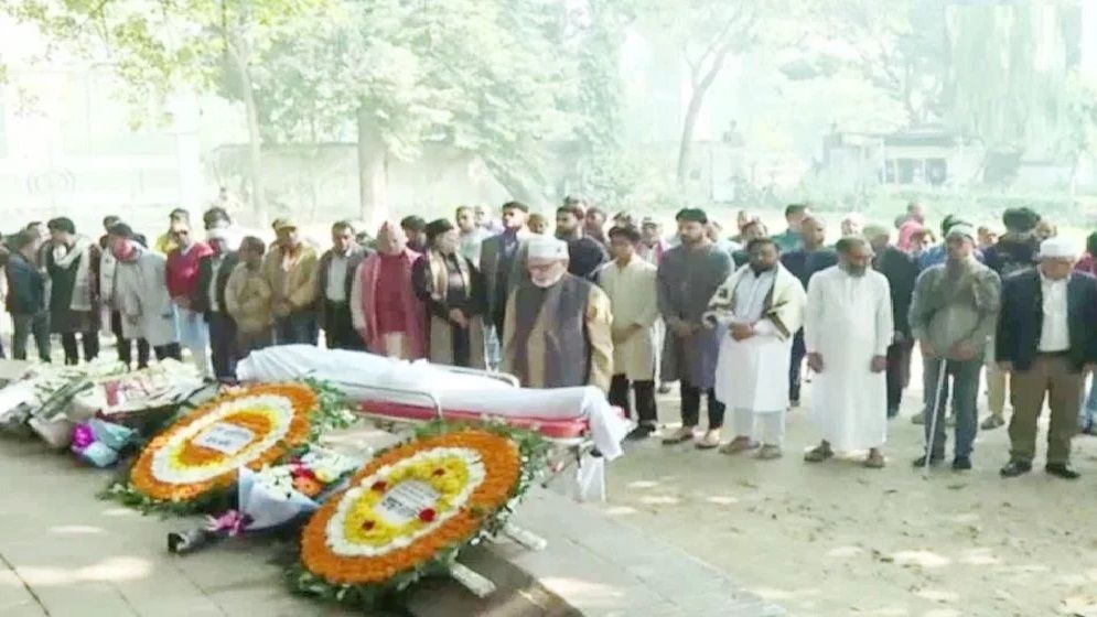 কবি হেলাল হাফিজের প্রথম জানাজা বাংলা একাডেমিতে অনুষ্ঠিত