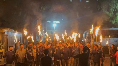 জবিতে ছাত্রদলের পদবঞ্চিত নেতাকর্মীদের মশাল মিছিল