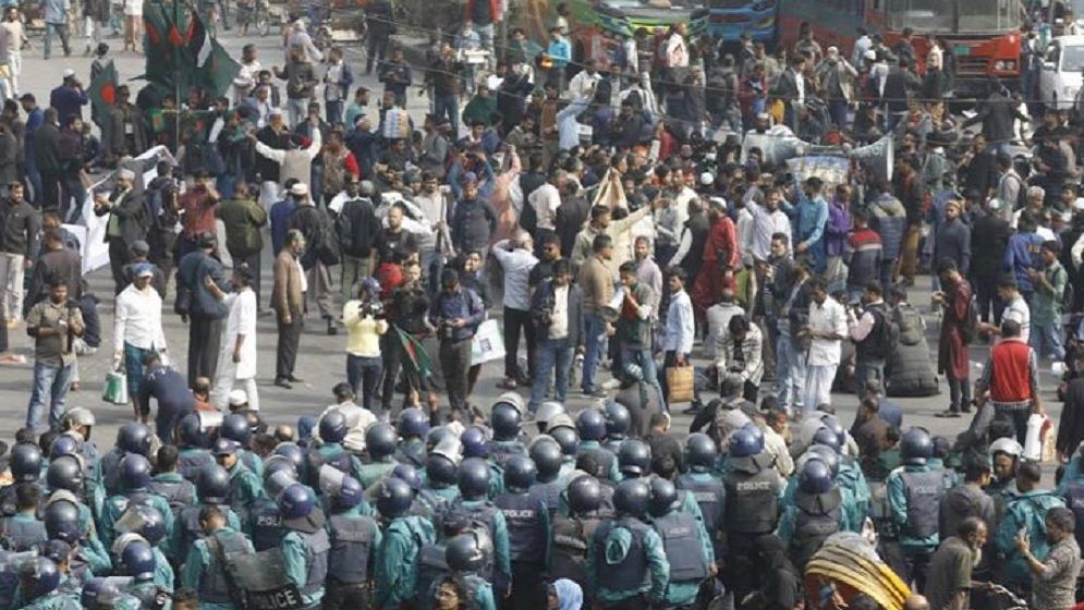 বিডিআর বিদ্রোহের ঘটনায় নিরপরাধদের মুক্তির দাবিতে শাহবাগ অবরোধ