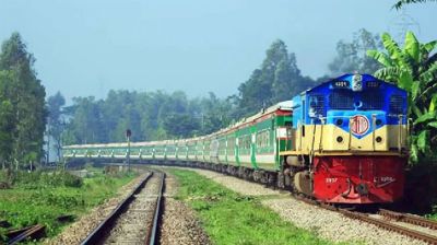 রানিং স্টাফদের কর্মবিরতিতে সারাদেশে ট্রেন চলাচল বন্ধ