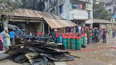 রূপগঞ্জে সিলিন্ডার গ্যাসের গোডাউনে আগুন